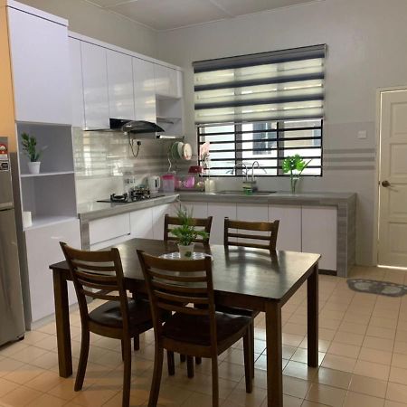 Homestay Maryam ลุมุต ภายนอก รูปภาพ