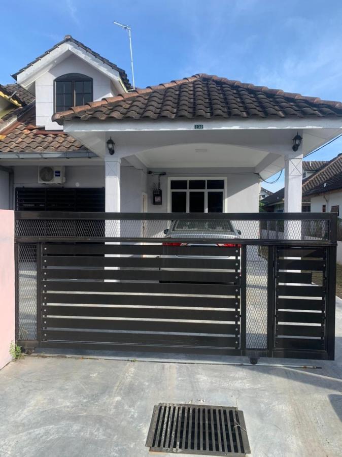 Homestay Maryam ลุมุต ภายนอก รูปภาพ